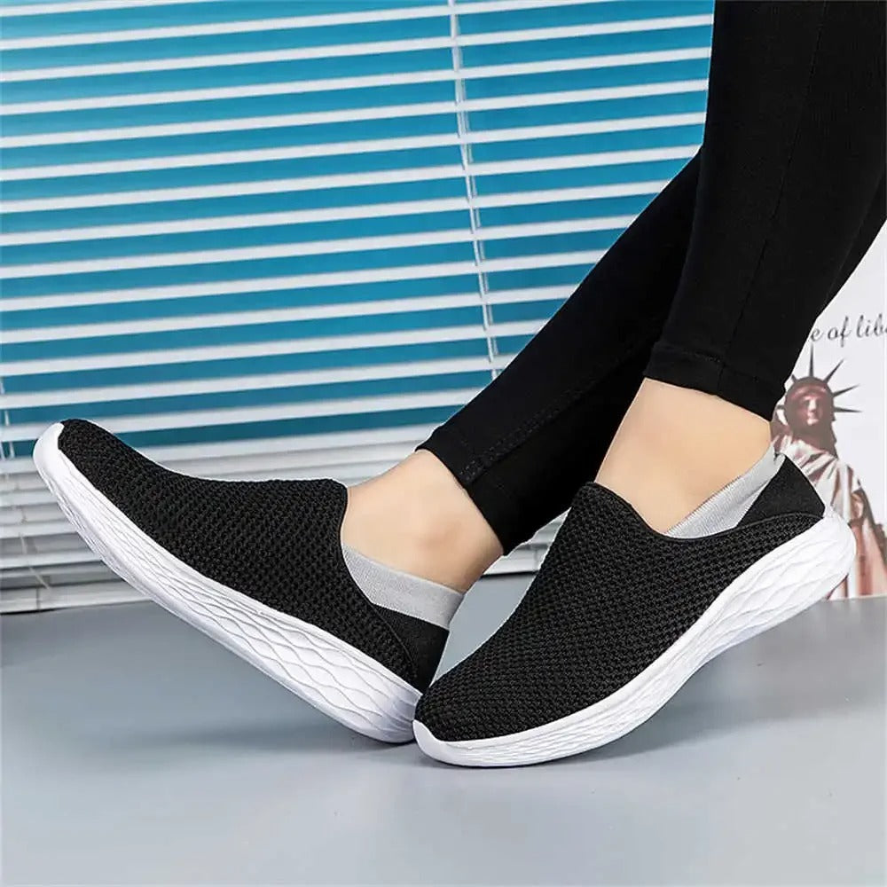 Breathable Flying Woven Soft Sole Slip-On Shoes for Men